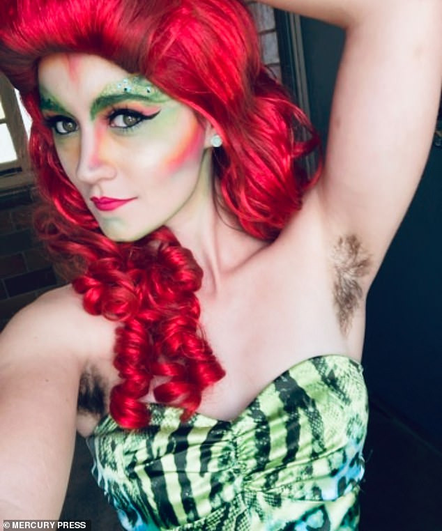 Cô gái cảm thấy quyến rũ hơn khi để lông nách - Hình 3 Co gai cam thay quyen ru hon khi de long nach-Hinh-3