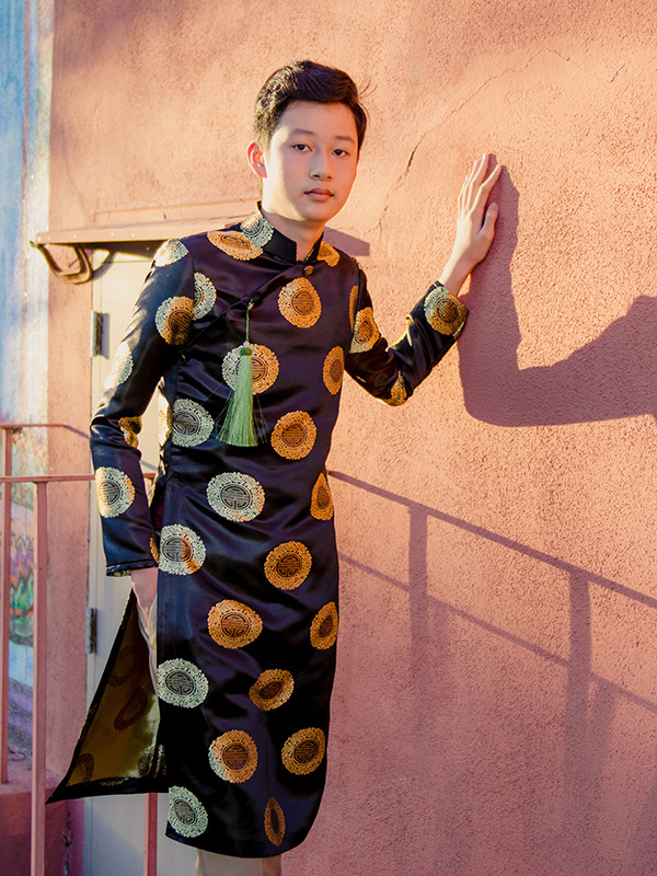 Dù vừa bước vào tuổi dậy thì nhưng em đã có chiều cao đáng ngưỡng mộ 1,8m. 