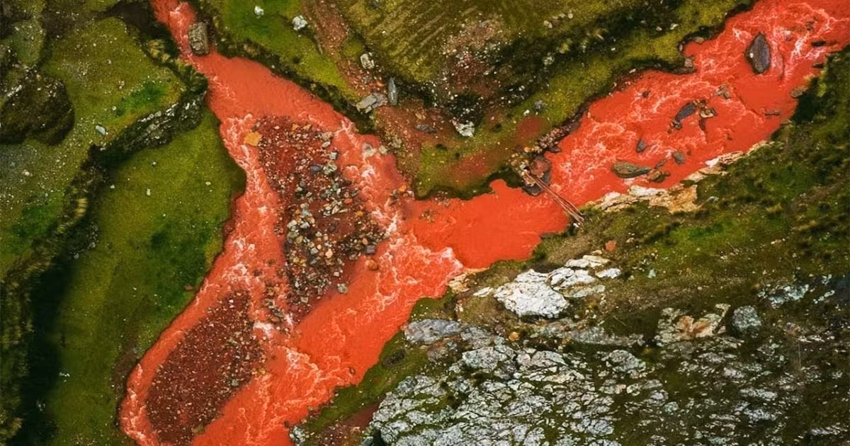 Để chiêm ngưỡng vẻ đẹp của Sông Hồng, du khách thường dừng chân trong chuyến tham quan Núi Cầu vồng Palcoyo, một địa điểm vẫn còn hoang sơ và ít nổi tiếng đối với khách du lịch.