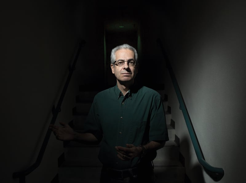 Cựu nhân viên Bộ Quốc phòng Anh, Nick Pope, cho rằng các báo cáo này gây "sốc" và có khả năng bao gồm giả thuyết về người ngoài hành tinh. Lầu Năm Góc chưa bình luận về thông tin này.