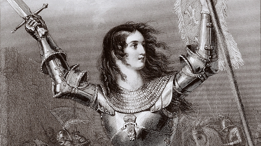 1. Joan of Arc (Jeanne d'Arc): Joan of Arc, vị thánh nữ của nước Pháp, là một trong những nhân vật lịch sử nổi tiếng nhất từng bị buộc tội là phù thủy. Sinh ra vào đầu thế kỷ 15, cô được cho là đã nghe thấy tiếng nói thần thánh và dẫn dắt quân đội Pháp đến chiến thắng trong cuộc Chiến tranh Trăm Năm. Tuy nhiên, Joan bị bắt, xét xử và bị thiêu sống với tội danh dị giáo và phù thủy vào năm 1431. (Ảnh: National Geographic Kids)