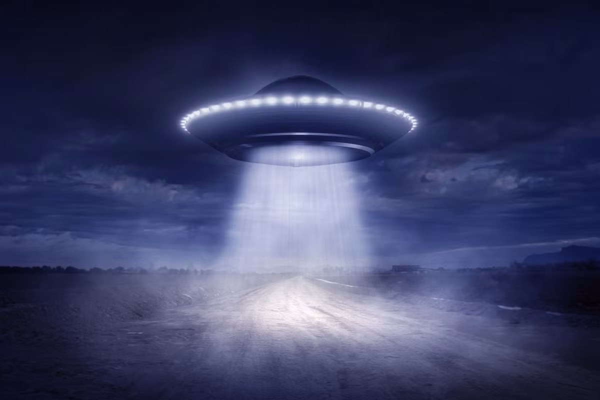 Nhiều người cho rằng họ đã gặp gỡ người ngoài hành tinh hoặc thấy UFO. Tuy nhiên, các chứng cứ vẫn chưa được xác minh khoa học. (Ảnh: NBC NEWS)