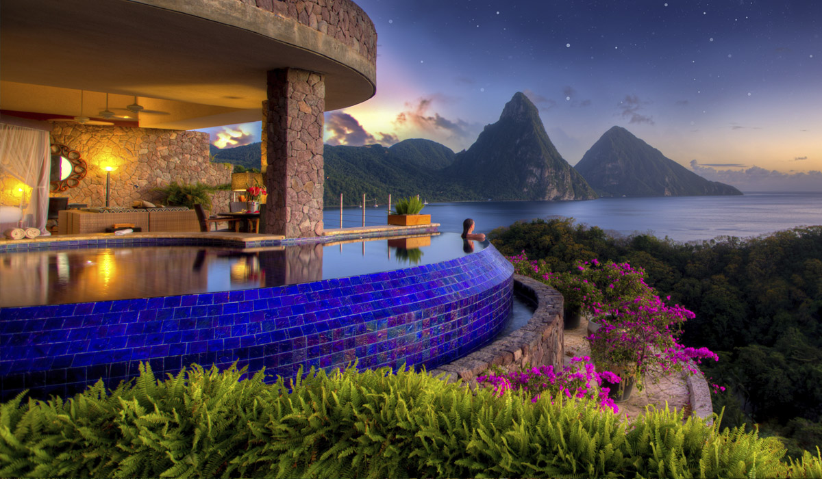 5. Jade Mountain, Saint Lucia: Với tầm nhìn hướng ra biển Caribbean và núi Piton, bể bơi vô cực tại Jade Mountain mang đến khung cảnh tuyệt đẹp và không gian riêng tư. Mỗi phòng nghỉ đều có bể bơi riêng, cho phép du khách thư giãn và tận hưởng vẻ đẹp hoang sơ của thiên nhiên. (Ảnh: jademountain)