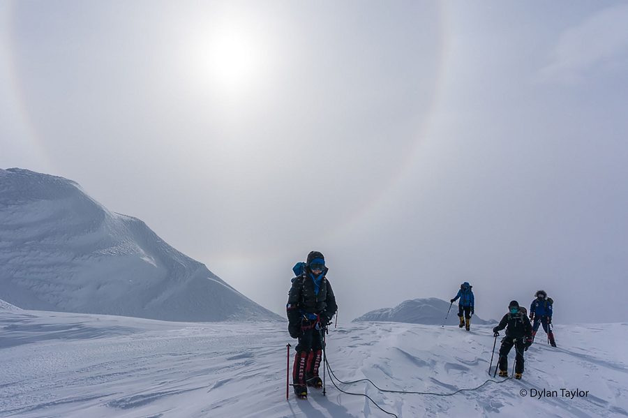 6. Phật ngủ núi Sidley, Nam Cực: Núi Sidley, một ngọn núi lửa ở Nam Cực, từ một số góc nhìn cũng có thể thấy hình ảnh một vị Phật nằm ngủ. Sự hoang sơ và lạnh giá của Nam Cực cùng với hình ảnh thiêng liêng này tạo nên một cảnh quan vừa hùng vĩ vừa tĩnh lặng.(Ảnh: salvadorad