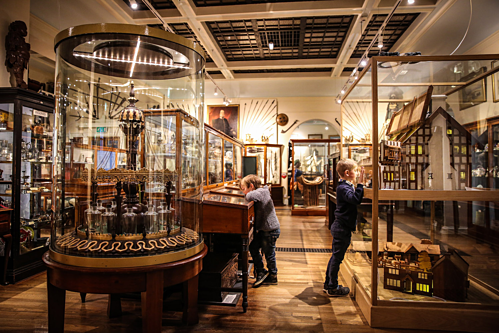 Ngày nay, du khách có thể tới bảo tàng Whitby ở Anh để tận mắt chứng kiến Bàn tay Vinh quang. Nhiều người tin rằng đây là Bàn tay Vinh quang cuối cùng trên thế giới. (Ảnh: whitbymuseum)