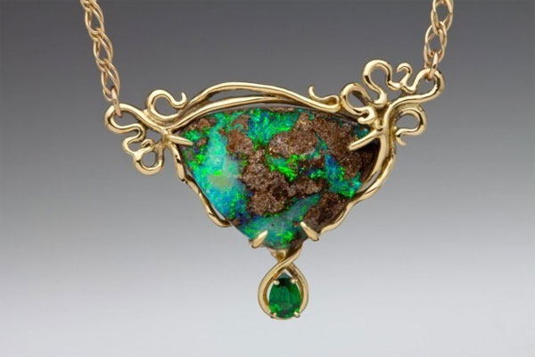 2. Viên đá quý Cintamani: Đá quý huyền thoại Cintamani được cho là có giá trị tương đương hòn đá của phù thủy. Có giả thuyết cho rằng, cuốn sách này nằm ở khu vực Đông Nam Á và có khả năng biến mọi điều ước thành hiện thực.