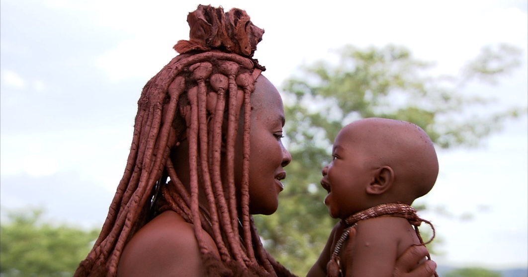 Người Himba sống trong môi trường khí hậu sa mạc khắc nghiệt, nên nước ngọt rất hiếm.