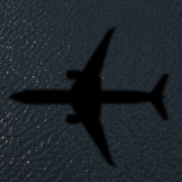 MH370 mất tích vào ngày 8/3/2014 với 239 người trên khoang, và đến nay, số phận của máy bay vẫn chưa được làm rõ. Nếu máy bay rơi, năng lượng giải phóng sẽ giống như một trận động đất nhỏ, đủ để micro dưới nước ghi lại. Hai trạm thủy âm ở Tây Australia và lãnh thổ Diego Garcia của Anh đã ghi nhận tín hiệu vào thời điểm này.