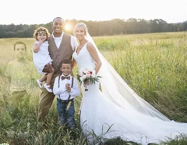 Một ví dụ là về một bác sĩ ở Nhật Bản, sau cái chết của con trai trong một tai nạn giao thông, gia đình họ đã chụp ảnh khi đến nơi tai nạn xảy ra và phát hiện ra hình ảnh của con trai mất đã xuất hiện trong bức ảnh.