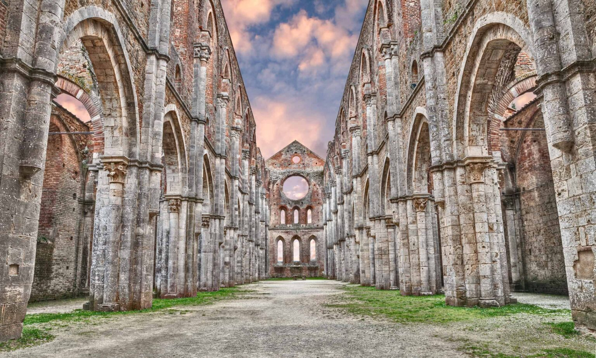 Từ đây, San Galgano sống như một ẩn sĩ trên đồi cho đến khi qua đời. (Ảnh: Rocky Ruggiero)