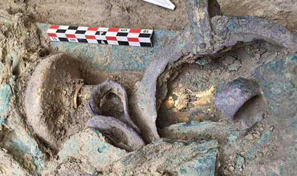 Ngôi mộ được phát hiện tại Cung điện Nestor, một phần của thành phố cổ Pylos, có niên đại từ thời Mycenaean, cung cấp cái nhìn sâu sắc về giai đoạn lịch sử này.(Ảnh: express.)