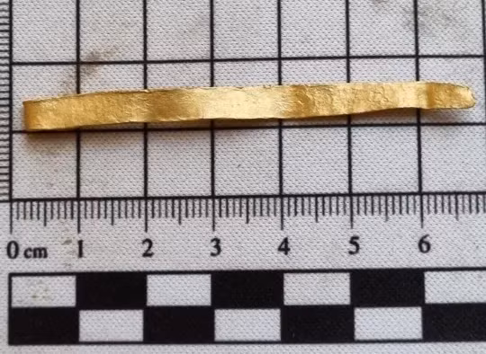 Sau khi được giám định, dải ruy băng vàng này được xác định có niên đại từ năm 1400 đến 1500 trước Công nguyên.(Ảnh: MSN)