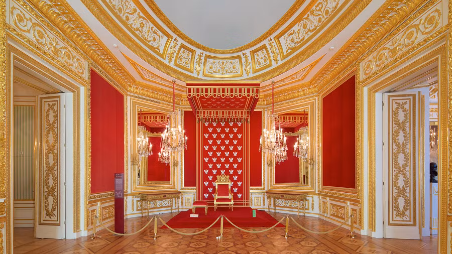 6. Cung điện Royal ở Madrid, Tây Ban Nha: Rộng 134.000m², có 3.000 phòng, nơi tổ chức các nghi lễ của Hoàng gia Tây Ban Nha. (Ảnh: Expedia)