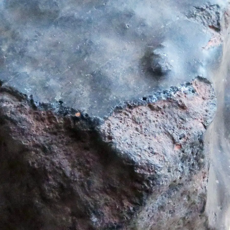 Một giả thuyết khác cho rằng va chạm của một tiểu hành tinh có thể tạo ra lực đủ mạnh để phóng tảng đá vào không gian.