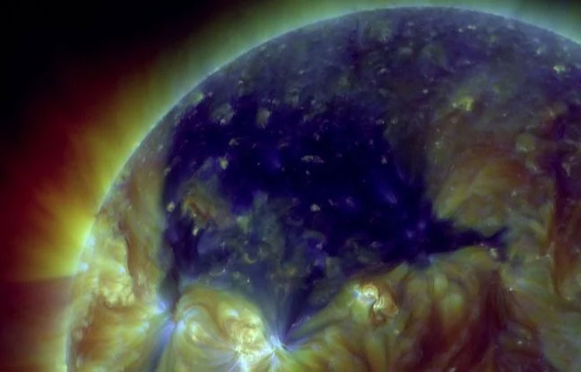 Các nhà nghiên cứu đã tìm thấy các hạt bí ẩn này trong đá núi lửa sâu từ một số hòn đảo giữa đại dương. (Ảnh: NASA/SDO/AIA)