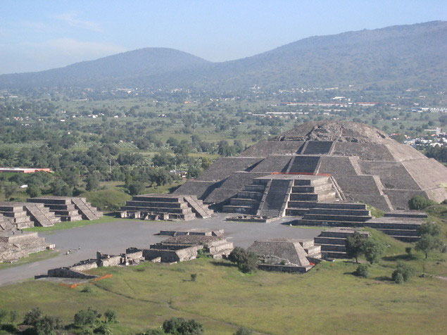 Mặt trên phủ một lớp mica dày, phần lớn đã bị dỡ ra và bán vào đầu thế kỷ XIX.