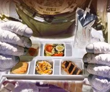 Nhóm nghiên cứu đã đánh giá 10 bữa ăn không gian khác nhau, xem xét tới 102 loại cây trồng dựa trên hai yếu tố chính: mức độ kết hợp các loại thực phẩm để đáp ứng nhu cầu dinh dưỡng hàng ngày và tính bền vững của cây trồng. Kết quả cho thấy, món salad chay bao gồm đậu nành, hạt anh túc, lúa mạch, cải xoăn, đậu phộng, khoai lang và hạt hướng dương đạt chất lượng cao nhất.