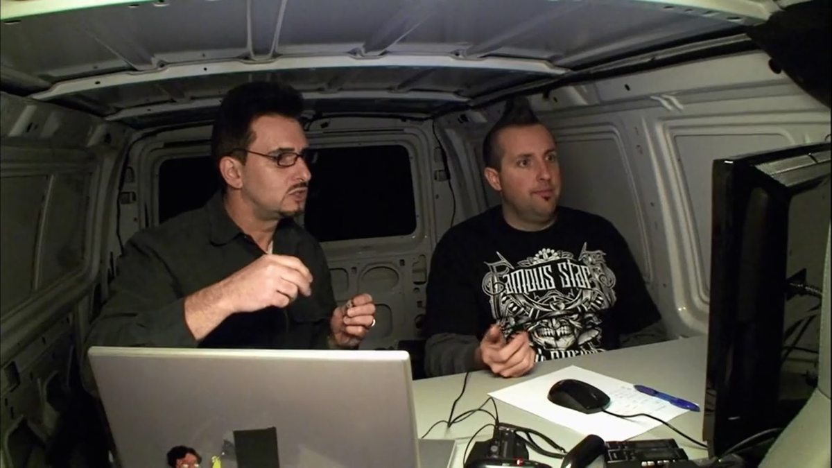 Thông qua các thiết bị này, niềm tin vào sự tồn tại của người thân đã khuất được củng cố, mang lại sự an ủi và hy vọng cho những người đang chịu đau khổ.(Ảnh: Ghost Adventures)