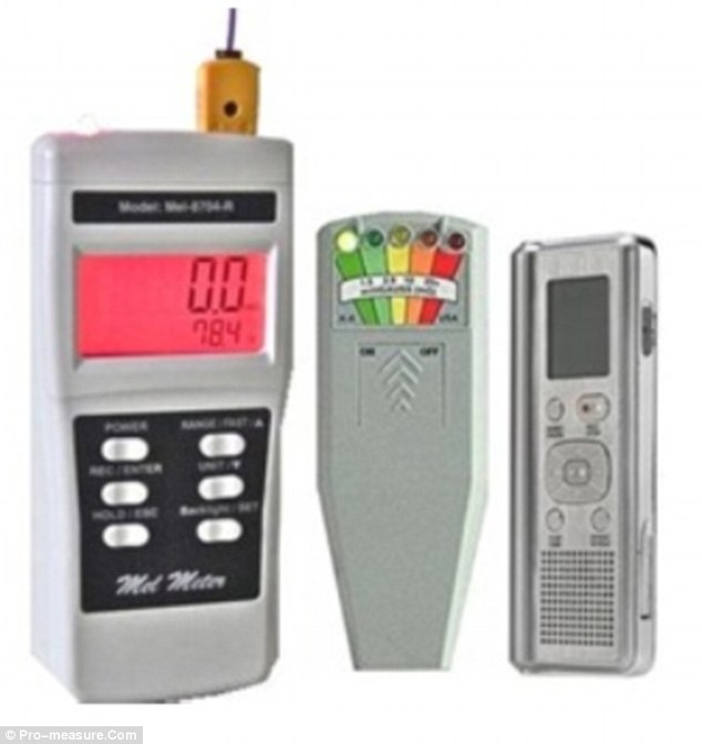 Tin tưởng rằng có thể liên lạc với người âm, Gary đã tận dụng kiến thức về hệ thống cảm biến điện tử để tạo ra Mel-Meter 8704. Thiết bị này cùng với các sản phẩm bổ sung như "hộp linh hồn" đã giúp ông ghi lại giọng nói của Melissa nói "chào bố, con yêu bố".(Ảnh: dailymail)