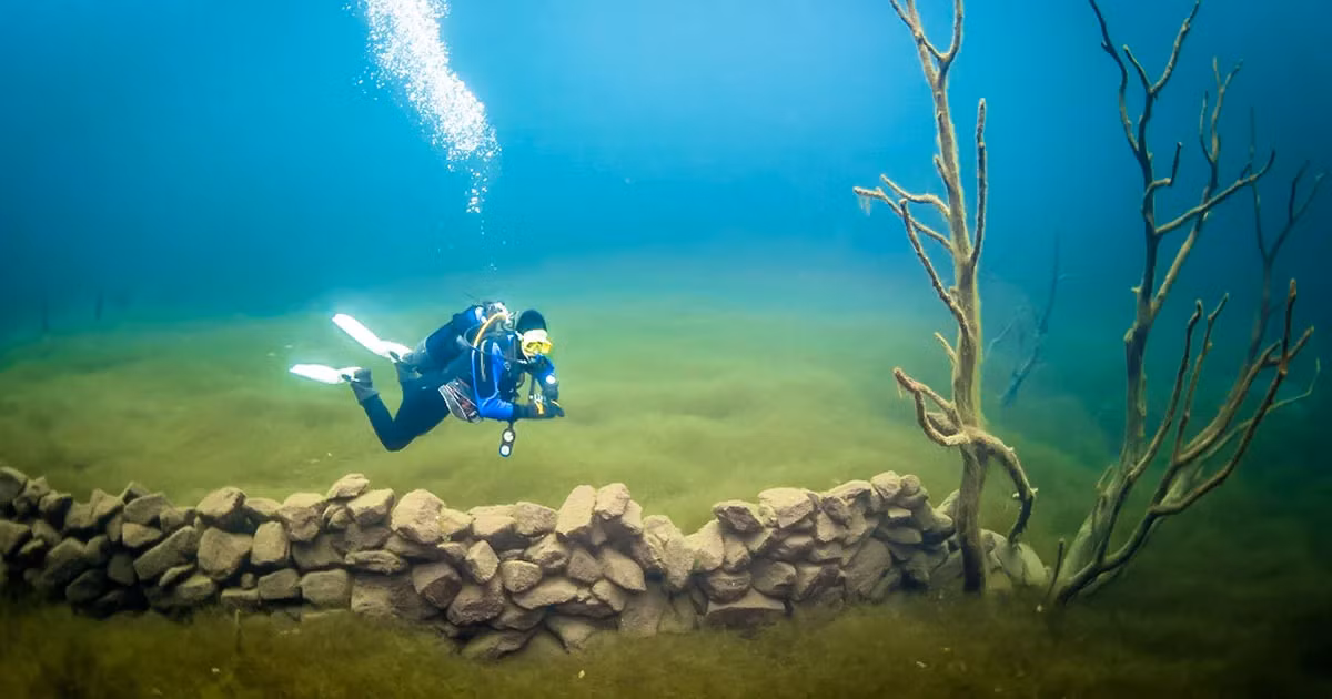 Gần đây, các nhà khoa học đã phát hiện ra 72 ngôi làng nằm sâu dưới lòng đại dương, nơi được cho là từng tồn tại một nền văn minh đã mất. (Ảnh: PetaPixel)