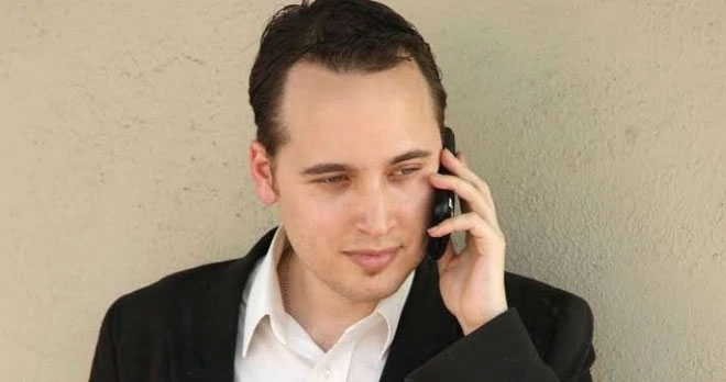 8. Hacker Adrian Lamo: Adrian Lamo qua đời vào ngày 14/3/2018. Nguyên nhân cái chết chưa được xác định, nhưng có giả thuyết liên quan đến vụ án hình sự của Chelsea Manning và Julian Assange. Một khả năng khác là do lạm dụng ma túy.