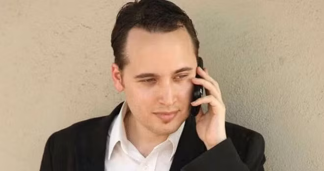 8. Hacker Adrian Lamo: Adrian Lamo qua đời vào ngày 14/3/2018. Nguyên nhân cái chết chưa được xác định, nhưng có giả thuyết liên quan đến vụ án hình sự của Chelsea Manning và Julian Assange. Một khả năng khác là do lạm dụng ma túy.