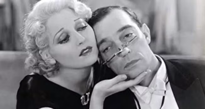 7. Nữ diễn viên Thelma Todd: Thelma Todd qua đời vào ngày 16/12 /1935 trong xe hơi của mình do ngộ độc khí carbon monoxide. Nguyên nhân chính xác vẫn chưa rõ ràng, và vụ án kết thúc với kết luận "ngẫu nhiên, có thể có xu hướng tự tử".