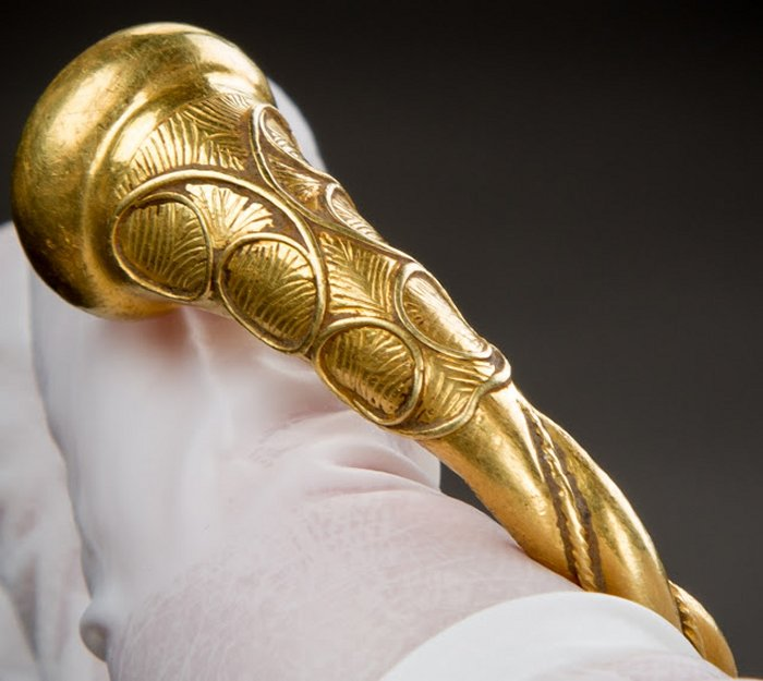 Việc chôn cất có thể để giữ an toàn, dâng lên các vị thần hoặc tưởng nhớ người đã khuất. (Ảnh: ancientpages)