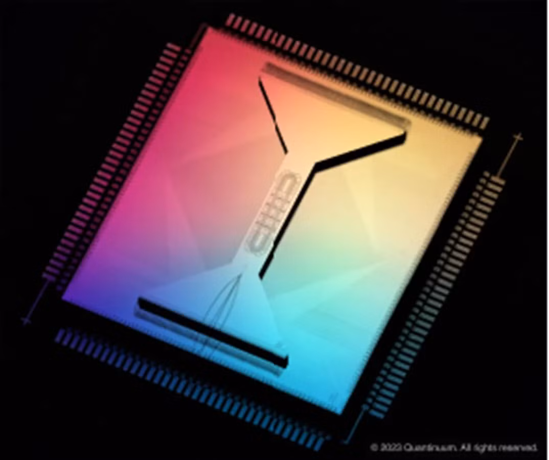 Với 56 qubit tích hợp, H2-1 vượt trội hơn hiệu suất của máy tính lượng tử Sycamore của Google khoảng 100 lần.