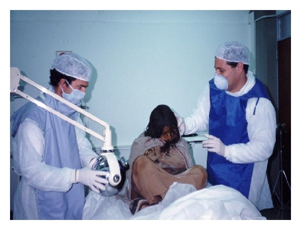 Nghi thức hiến tế này có thể nhằm cầu mong vụ mùa bội thu hoặc kiểm soát xã hội. Người bị hiến tế phải là trinh nữ trẻ tuổi.