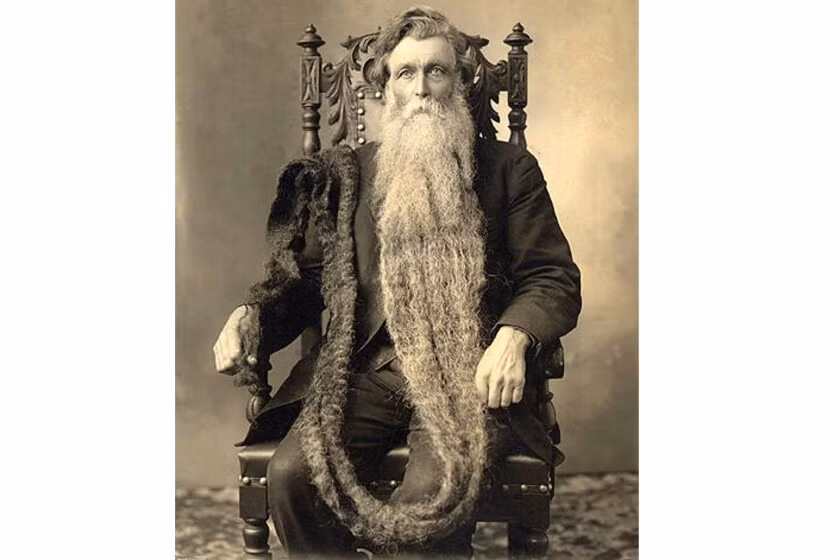 3. Người có bộ râu dài nhất: Hans N. Langseth, sinh tại Na Uy năm 1846, đã sở hữu bộ râu dài nhất từng được ghi nhận. Khi ông qua đời vào năm 1927, bộ râu của ông dài 5,33 mét (17 feet 6 inches). Bộ râu của Langseth hiện đang được trưng bày tại Viện Smithsonian ở Washington, D.C., Mỹ. (Ảnh: InForum)