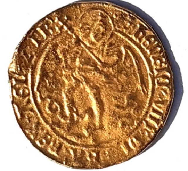 Đồng tiền có đường kính 29 mm và nặng 5g, hiện Amanda vẫn chưa quyết định sẽ làm gì với báu vật này.