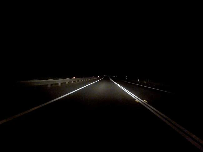 3. Cao Tốc Wakehurst Parkway, Australia: Cao tốc Wakehurst Parkway nối Seaforth với Narrabeen gần Sydney, Australia, nổi tiếng với những hiện tượng kỳ bí như cần gạt nước đột ngột ngừng hoạt động, cửa xe tự động khóa, và radio bất ngờ tắt hoặc thay đổi âm lượng.