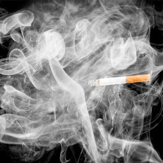 7. Thuốc lá: Thời xưa, thuốc lá bị xem là do ma quỷ xui khiến con người hút, khiến họ nghiện và không thể từ bỏ được. (Ảnh: myhealthyair).