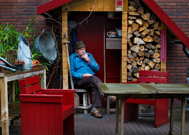 3. Làng Hogewey (Hà Lan): Thực chất là một viện dưỡng lão hoạt động như một thị trấn nhỏ, mọi hoạt động của cư dân được giám sát chặt chẽ qua hệ thống camera từ siêu thị đến tiệm cắt tóc. (Ảnh : Dementia Village)