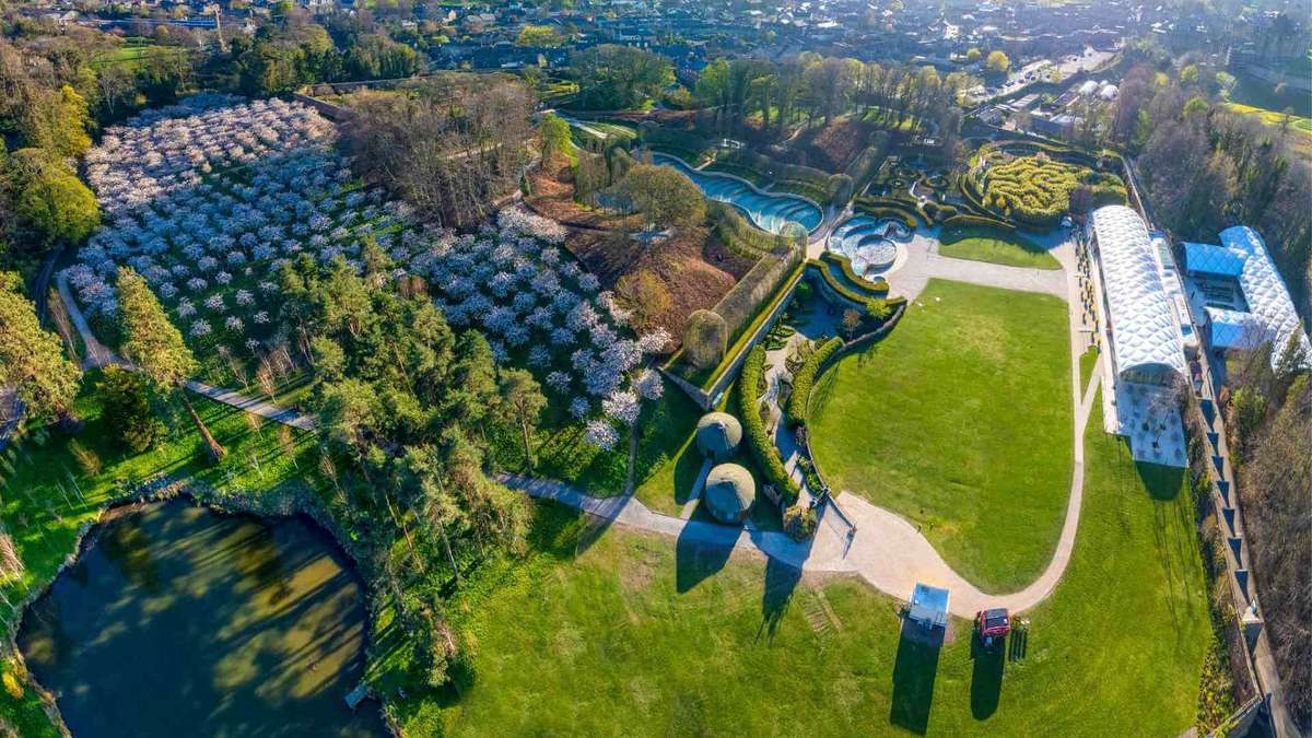 Mở cửa từ năm 2005, khu vườn này là ý tưởng của nữ Công tước Northumberland sau khi bà tham quan một khu vườn tương tự tại Padua, Ý.