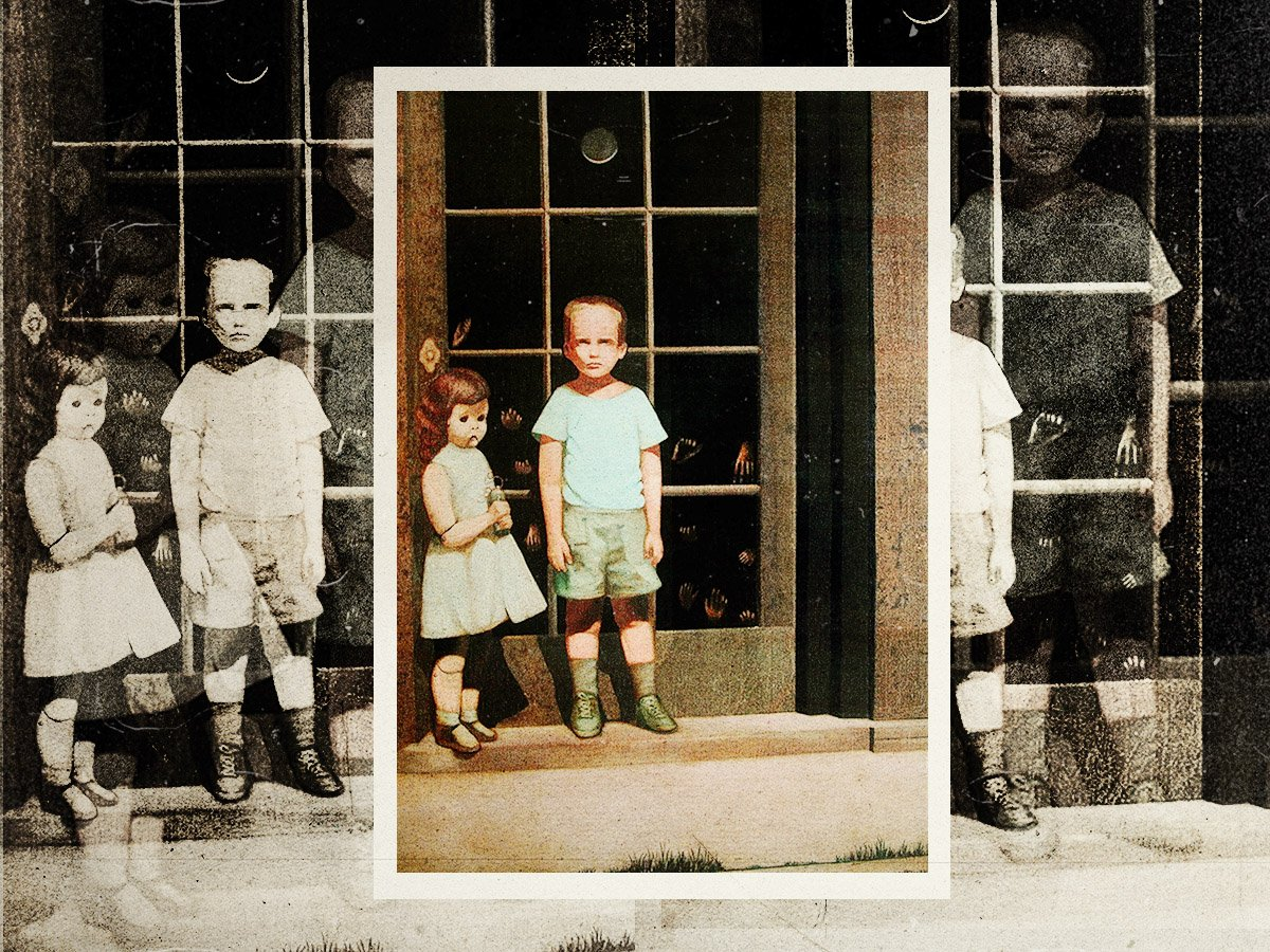 7. The Hands Resist Him: Bức tranh của Bill Stoneham, dựa trên ký ức tuổi thơ, khiến chủ sở hữu thấy những đứa trẻ trong tranh di chuyển và gây ra cảm giác đau đầu, lo lắng. (Ảnh: Far Out Magazine)