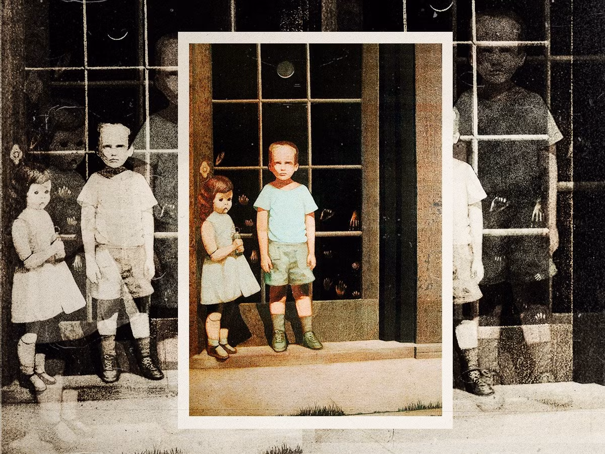 7. The Hands Resist Him: Bức tranh của Bill Stoneham, dựa trên ký ức tuổi thơ, khiến chủ sở hữu thấy những đứa trẻ trong tranh di chuyển và gây ra cảm giác đau đầu, lo lắng. (Ảnh: Far Out Magazine)