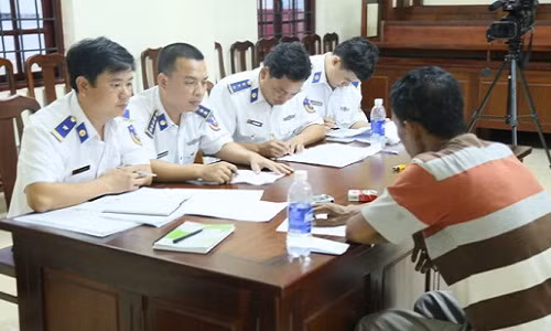 Thu pham cuop tau Malaysia bi canh sat bien VN bat khai gi?