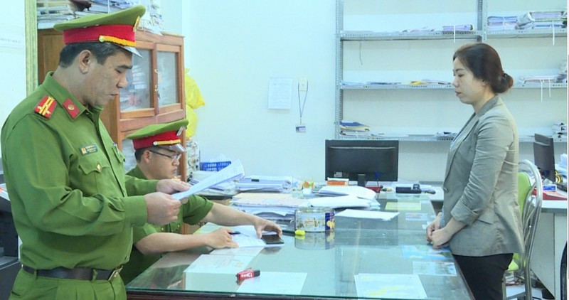 Vụ án này liên quan đến bị cáo Nguyễn Tài, nguyên Chủ tịch UBND huyện Đông Hòa cùng 15 thuộc cấp cố ý làm trái việc đền bù, giải phóng mặt bằng tại dự án Nhà máy lọc hóa dầu Vũng Rô, gây thiệt hại ngân sách 9,2 tỷ đồng. Trước đó, bị cáo Nguyễn Tài đã bị TAND tỉnh Phú Yên tuyên án 12 năm tù. 