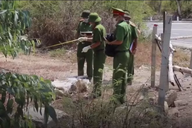 Thi thể được phát hiện sáng 27/3, khi một người đi làm rẫy thấy chiếc vali nghi vấn được quấn chặt bằng băng keo giấu trong bụi rậm cách đường Phạm Văn Đồng khoảng 10 m. Các đơn vị nghiệp vụ Công an tỉnh Khánh Hoà sau đó mở vali thì thấy bên trong chứa thi thể đang phân hủy. 