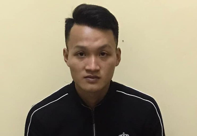 Hat trung uy CSGT len nap capo roi bo chay, tai xe doi mat an gi?