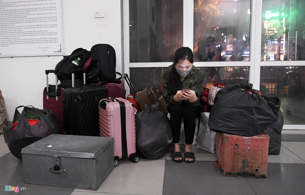 Việc dọn đồ diễn ra đến nửa đêm 19/3. 