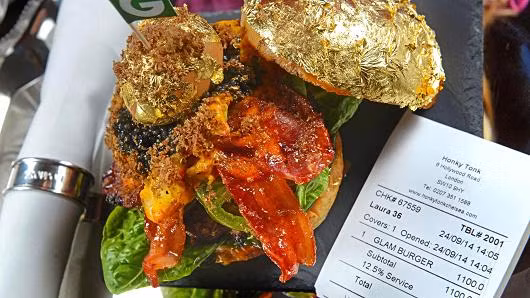 Khi ăn bánh được ăn kèm với nước xoài, champagne và nấm truyp trắng.