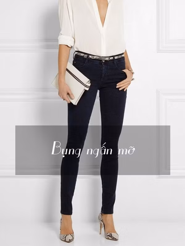Giải pháp: Quần jeans cạp trễ chỉ còn là quá khứ. Hãy chọn cho bạn một chiếc quần jeans cạp cao hoặc cạp trung đủ “an toàn” để vòng 2 không lộ quá nhiều và giúp cố định lượng mỡ dư thừa, đồng thời, bạn nên đóng thùng để tạo vòng eo thon gọn hơn. Chú ý độ dài của chiếc quần mới chỉ cần tăng từ 9 đến 11 cm so với một chiếc quần cạp trễ.