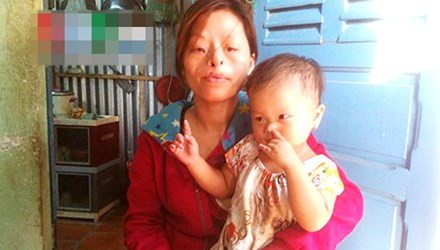 Bi mang, con re dam chet me vo roi tu sat