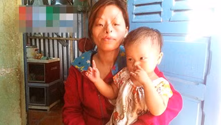 Bi mang, con re dam chet me vo roi tu sat