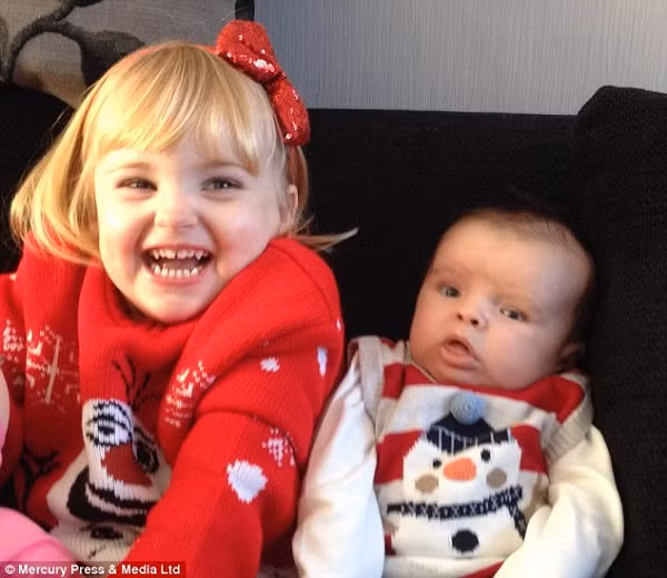 Jacob Duffy cùng chị gái.