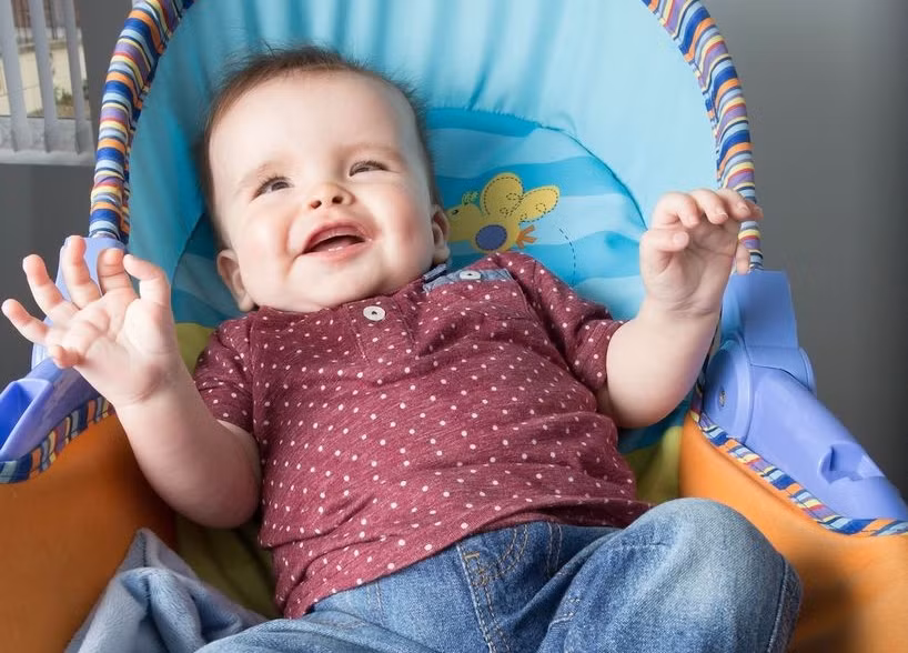 Và bàn tay cũng có 12 ngón với ngón út đặc biệt.