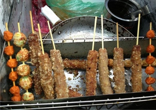 Su that nem chua ran, thit xien nuong co chat gay nghien